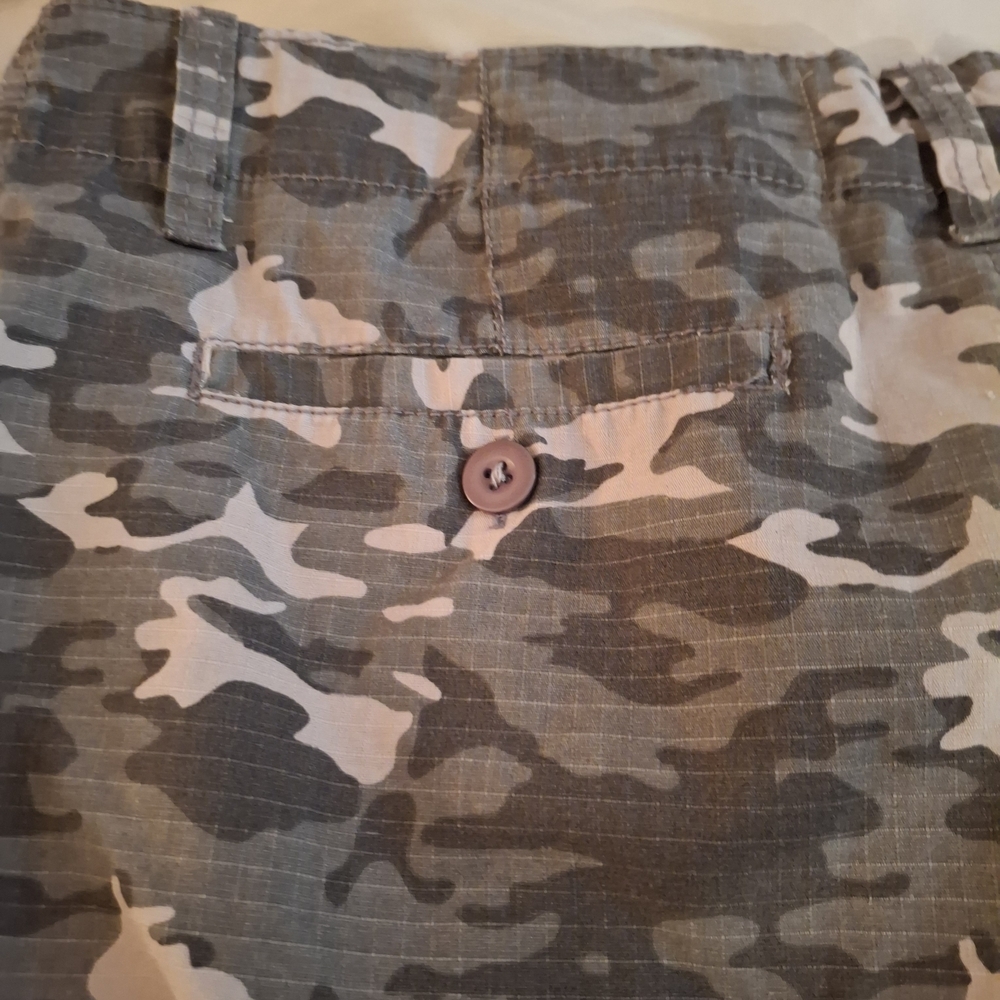 G & M Men's Camouflage Cargo Shorts - Picture 10 of 10